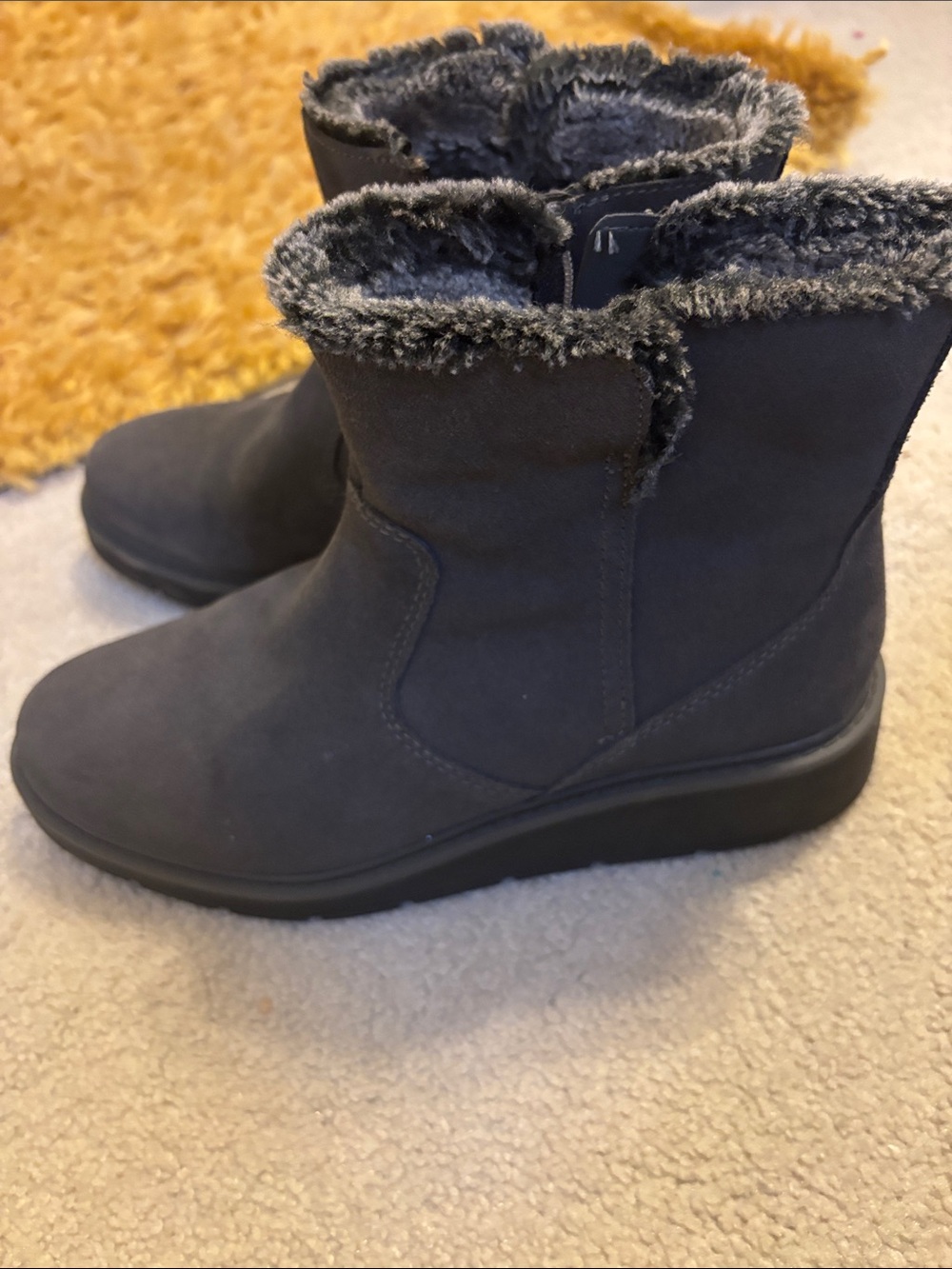 Clarks Women's Gray Faux-Fur Ankle Winter Boots